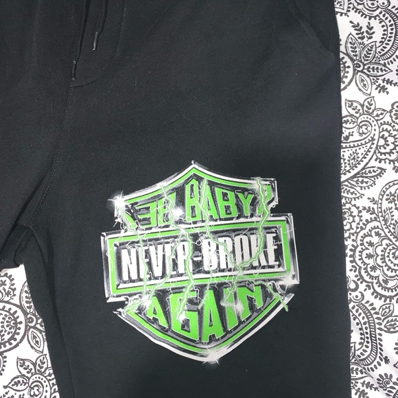 Never Broke Again Shorts with logo and back pocket - Picture 2 of 4